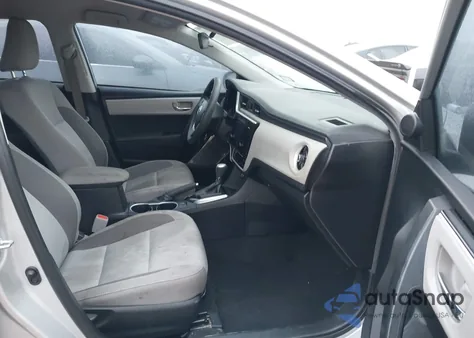 2017 Toyota Corolla Le z USA, uszkodzony, nr VIN 2T1BURHEXHC835817